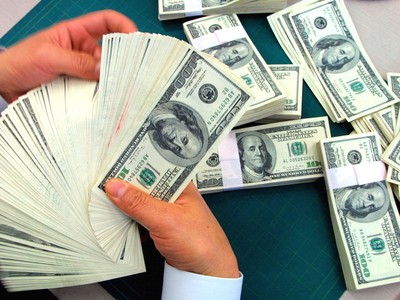 Tỷ giá trung tâm ngày 10/6 tăng trở lại 5 đồng, vàng tăng 110.000 đồng/lượng