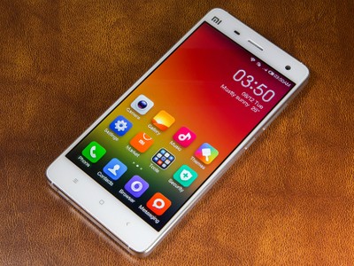 Mi4 là mẫu smartphone Android giá rẻ, hiệu năng cao nổi tiếng của Xiaomi với màn hình Full HD, chip Snapdragon 801.