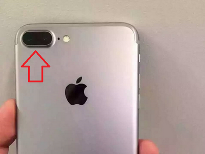 Ảnh rò rỉ cho thấy, cụm camera kép và cổng kết nối thông minh sẽ có mặt trên iPhone 7 Plus.