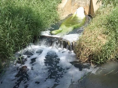 Thời gian gần đây, liên tiếp phát hiện nhiều công ty vi phạm quy định về xả thải (Ảnh minh họa)