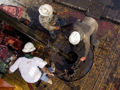 Trữ lượng dầu mỏ của Mỹ vượt mặt Saudi Arabia và Nga