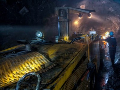 Khai thác vàng tại mỏ Bồng Miêu