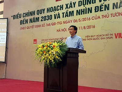 Thứ trưởng Bộ Xây dựng Nguyễn Đình Toàn phát biểu tại Lễ công bố. (Ảnh: VOV)