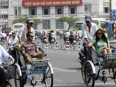 Khách du lịch quốc tế tại TP HCM (Ảnh: Hoang Dinh Nam/AFP)