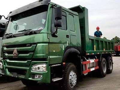 Việt Nam nhập nhiều xe đầu kéo, xe sơmi rơmoóc từ Trung Quốc.