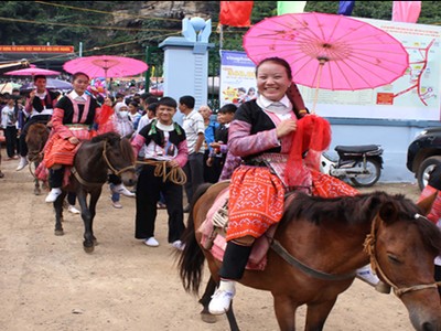 Tưng bừng lễ hội Tây Bắc vào mùa thu