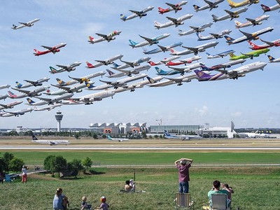 Ngoạn mục hình ảnh hàng trăm máy bay cùng cất cánh
