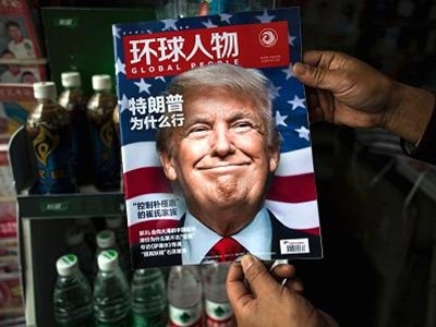 Ông Donald Trump xuất hiện trên trang bìa một tạp chí Trung Quốc. Ảnh: AFP 