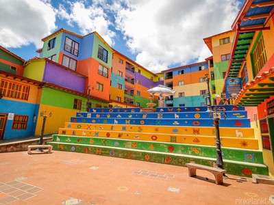 Lạc lối ở thị trấn nhiều màu sắc nhất thế giới