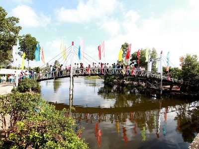 Tân Hiệp Phát khánh thành cây cầu dây văng thứ 12 tại Đồng bằng sông Cửu Long