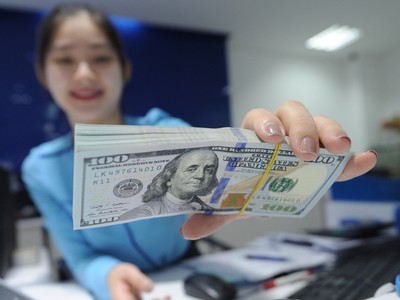 Sáng 24/11, giá vàng giảm sâu, USD tăng vọt sát ngưỡng 22.800 đồng/USD