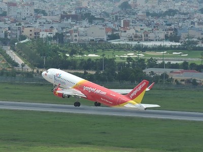 Vietjet được vinh danh “Dịch vụ hàng không uy tín chất lượng 2016”