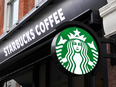 Người cứu Starbucks vượt khủng hoảng, bất ngờ từ chức
