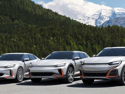 Công ty Trung Quốc photoshop xe Outlander làm ảnh sản phẩm mới