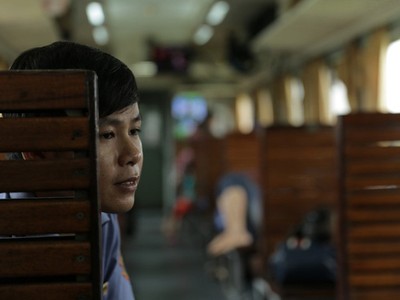 Đường sắt “đuối sức” chạy đua với hàng không