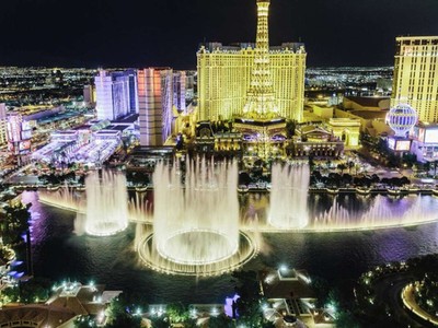 Lượng tiền xu du khách ném xuống đài phun nước được xử lý thế nào?