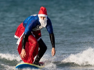 Những bức ảnh hài hước về ông già Noel thời hiện đại