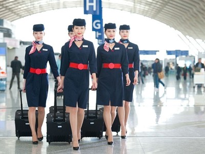 Nhiều hãng hàng không châu Á đưa ra yêu cầu khắt khe về ngoại hình với nữ tiếp viên hàng không.