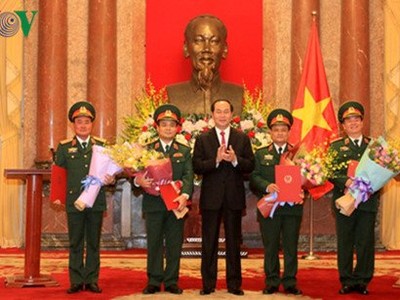 Chủ tịch nước trao quyết định thăng quân hàm cho 4 sĩ quan quân đội