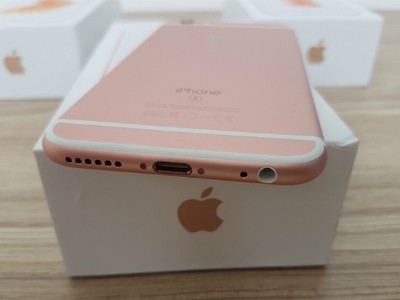 Thị trường iPhone cận Tết đua nhau giảm giá, iPhone 6s 16GB bản khoá mạng giờ chỉ còn hơn 6 triệu đồng.