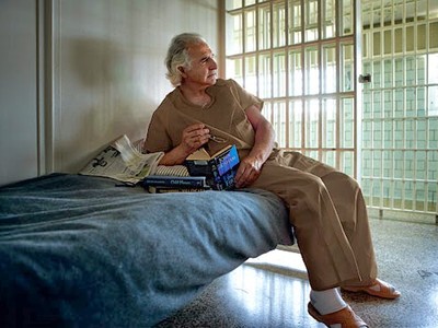 'Siêu lừa' Bernard Madoff sống nhàn hạ trong tù