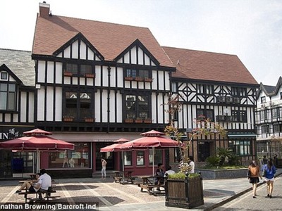 Du khách thích thú vì Trung Quốc có quá nhiều hàng nhái