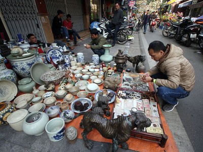 Thế giới đồ xưa cũ mỗi năm xuất hiện một lần ở phố cổ Hà Nội