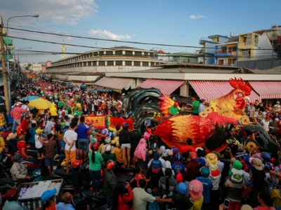 Nhiều lễ hội kéo dài sau Tết là một trong những nguyên nhân khiến người lao động chậm quay lại với công việc. Ảnh: Thành Nguyễn