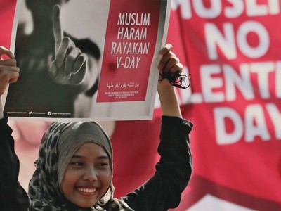 Pakistan cấm kỷ niệm Ngày Valentine. Ảnh: AP