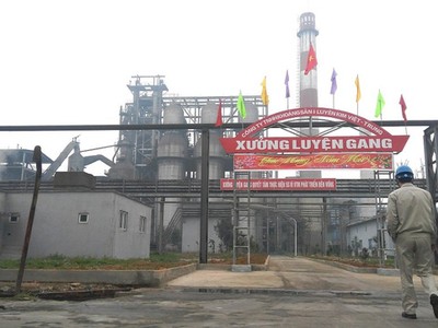 Nhà máy gang thép Lào Cai vẫn đang hoạt động nhưng lỗ hơn 1.000 tỷ. Ảnh: L.Bằng