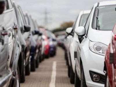 Ôtô nhập khẩu dưới 9 chỗ ngồi tăng vọt do thuế giảm.