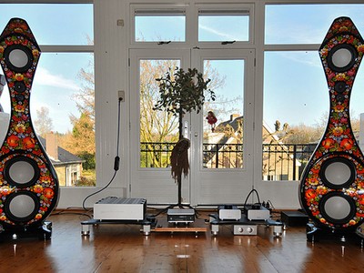 Loa cột Volya Bouquet màu sắc, giá gần 3 tỷ đồng