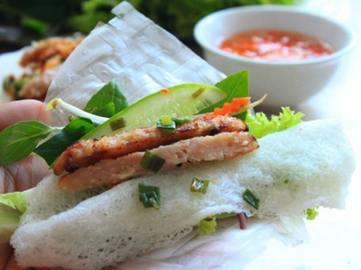 Khám phá thế giới đồ ăn vặt bên bến Ninh Kiều