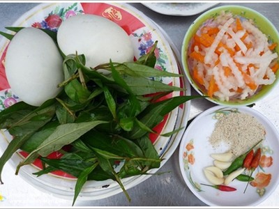 Người Hà Nội đưa phóng viên CNN đi ăn trứng vịt lộn