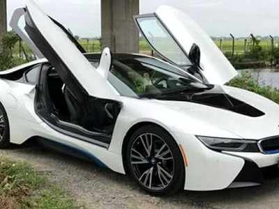 BMW i8 2015 rao bán ở mức gần 4,3 tỷ.