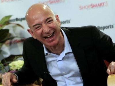 Ông chủ Amazon - Jeff Bezos có thêm 1,5 tỷ USD hôm qua. Ảnh: Reuters