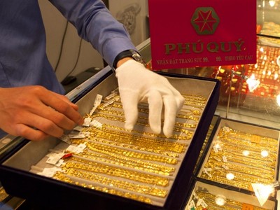 Sáng 31/3, vàng thế giới lao dốc, vàng trong nước chỉ giảm nhẹ 