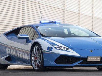 Lamborghini tặng siêu xe Huracan mới cho cảnh sát Italy