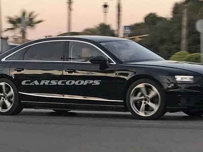 Xe chỉ còn dán nguỵ trang ở đèn pha, lưới tản nhiệt và đèn hậu