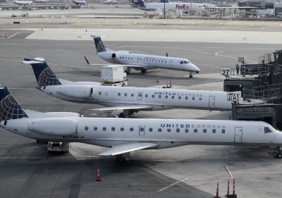 Barkshire Hathaway hiện là cổ đông lớn nhất của United Airlines. Ảnh minh họa: AP