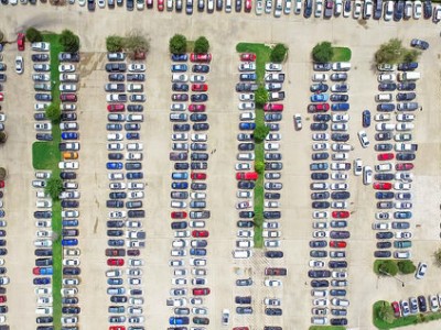 Chỗ đậu xe miễn phí hoặc quá rẻ là nguyên nhân sâu xa của ùn tắc giao thông.