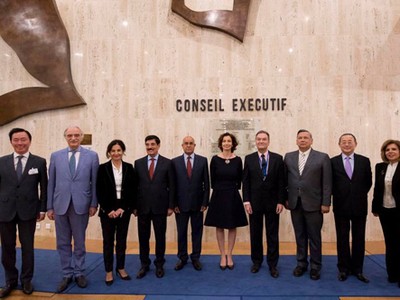 Ứng viên Việt Nam Phạm Sanh Châu, ngoài cùng bên trái, cùng đại diện các nước tham gia tranh cử chức tổng giám đốc UNESCO. Ảnh: Facebook