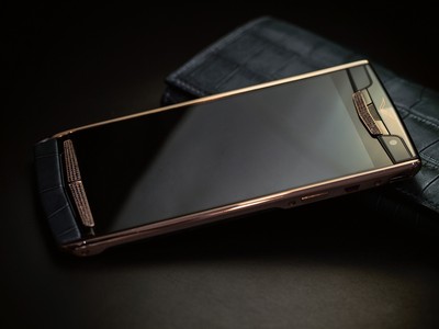 Ngắm mẫu Vertu Signature Touch được chế tác giá 500 triệu đồng