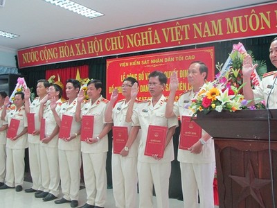 Các cán bộ tuyên thệ. Ảnh VKSNDTC 