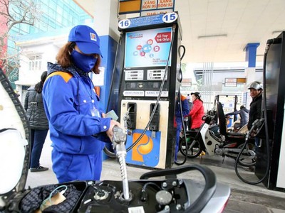 Để bù đắp thuế nhập khẩu về 0% trong thời gian tới, các chuyên gia cho rằng trước mắt có thể tính toán tăng thuế nội địa, trong đó có thuế bảo vệ môi trường với xăng dầu.