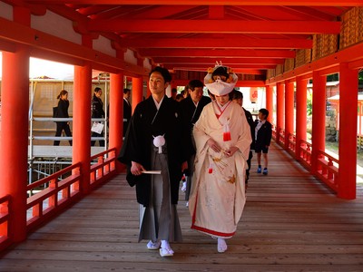 Đám cưới cầu kỳ theo nghi thức Thần đạo của Nhật Bản