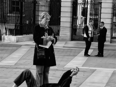 Những tư thế chụp hài hước của nhiếp ảnh gia