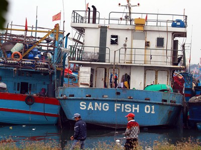 Tàu vỏ thép của ngư dân Đà Nẵng bị hỏng sau vài chuyến đi biển. Ảnh minh hoạ: Nguyễn Đông.