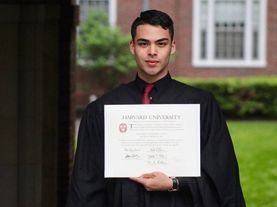 Shannon Satonori Lytle nhận bằng Harvard ngày 25/5. 