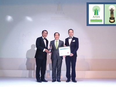 Đại diện Tập đoàn Novaland nhận giải trong lễ trao giải Asia Responsible Entrepreneurship Awards (AREA).